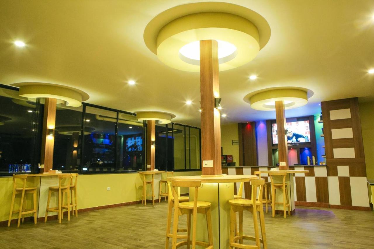 Om Gaura Hotel Pokhara Eksteriør bilde