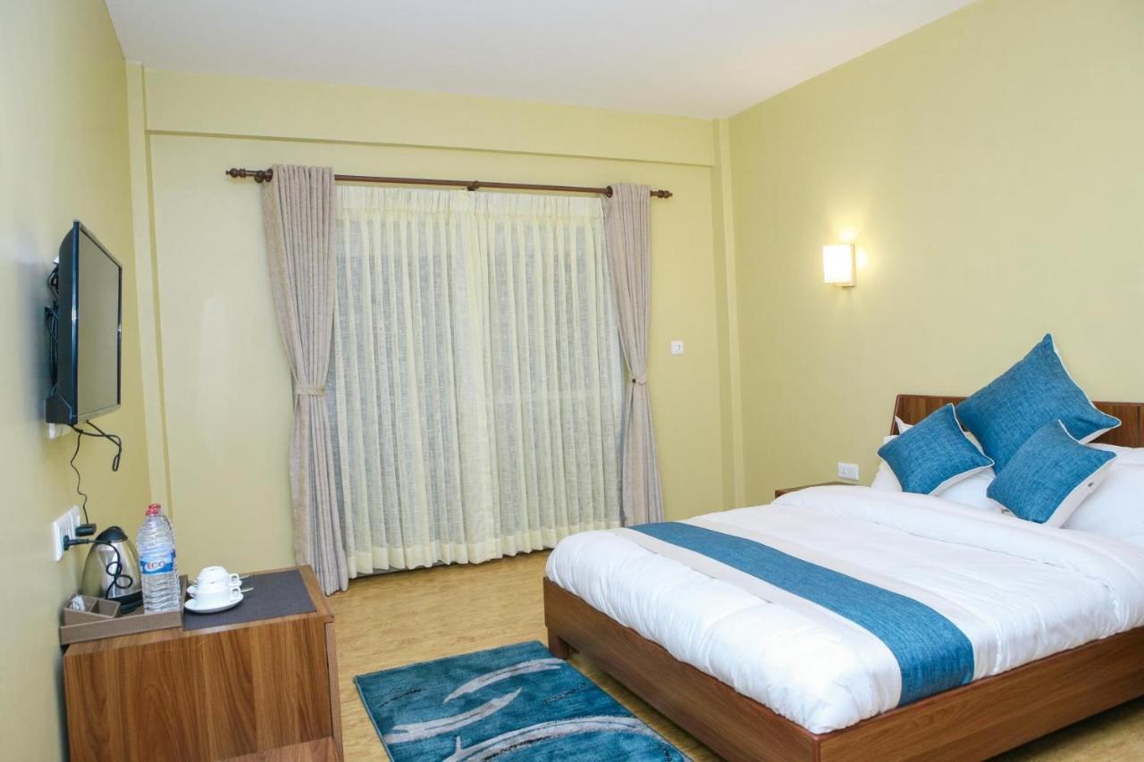 Om Gaura Hotel Pokhara Eksteriør bilde