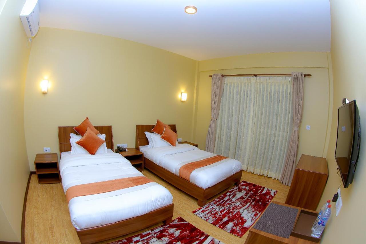 Om Gaura Hotel Pokhara Eksteriør bilde