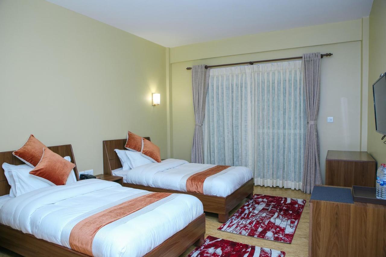 Om Gaura Hotel Pokhara Eksteriør bilde
