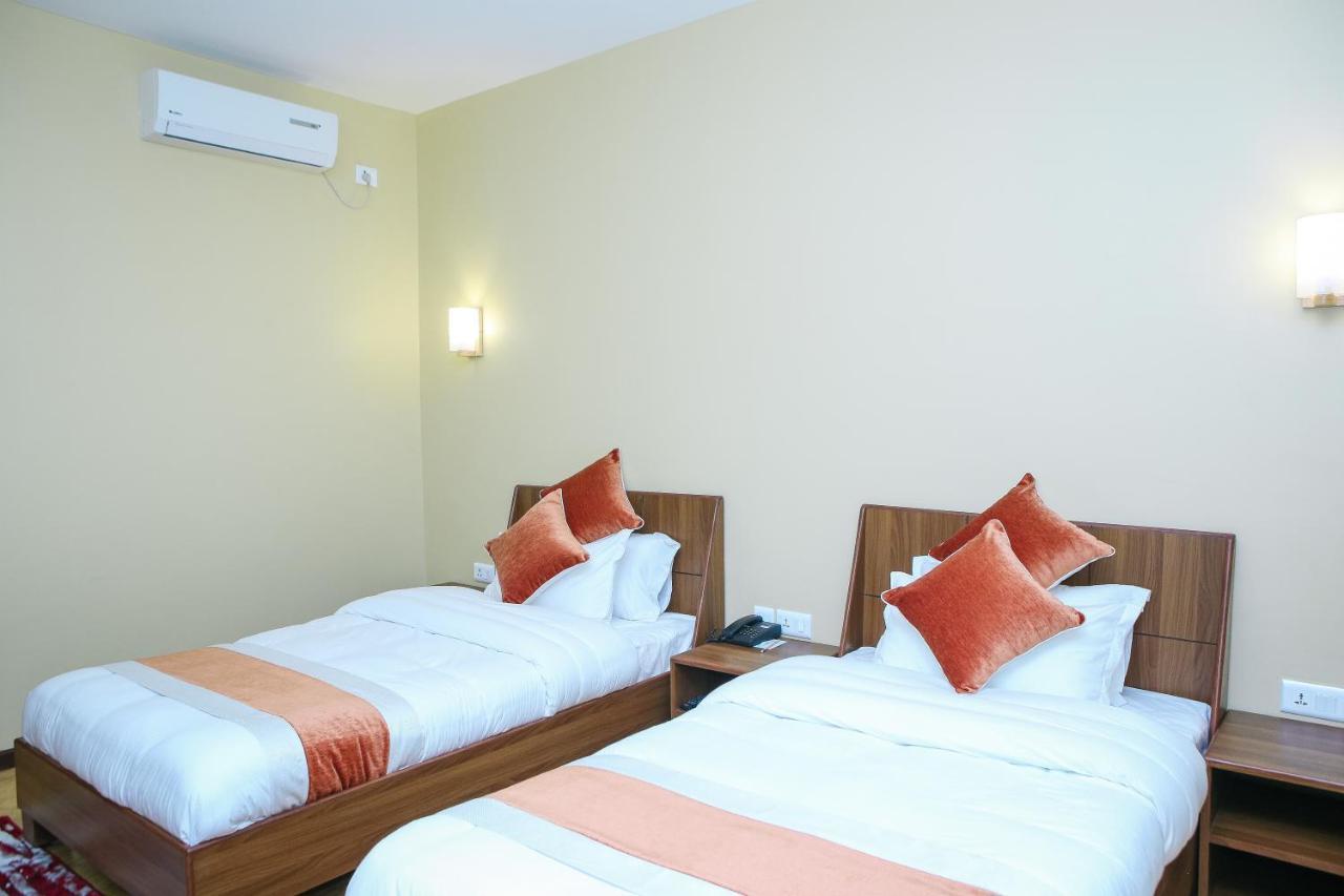 Om Gaura Hotel Pokhara Eksteriør bilde