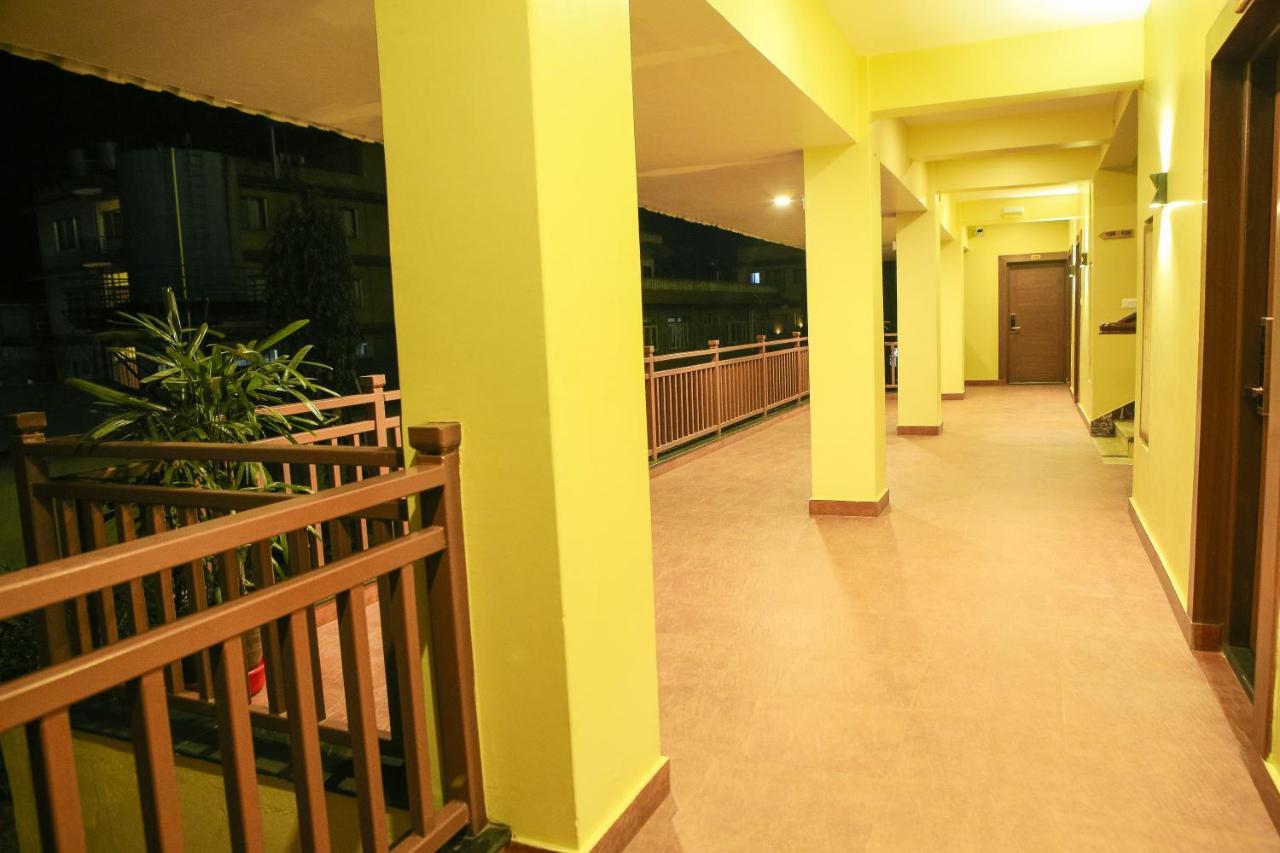 Om Gaura Hotel Pokhara Eksteriør bilde