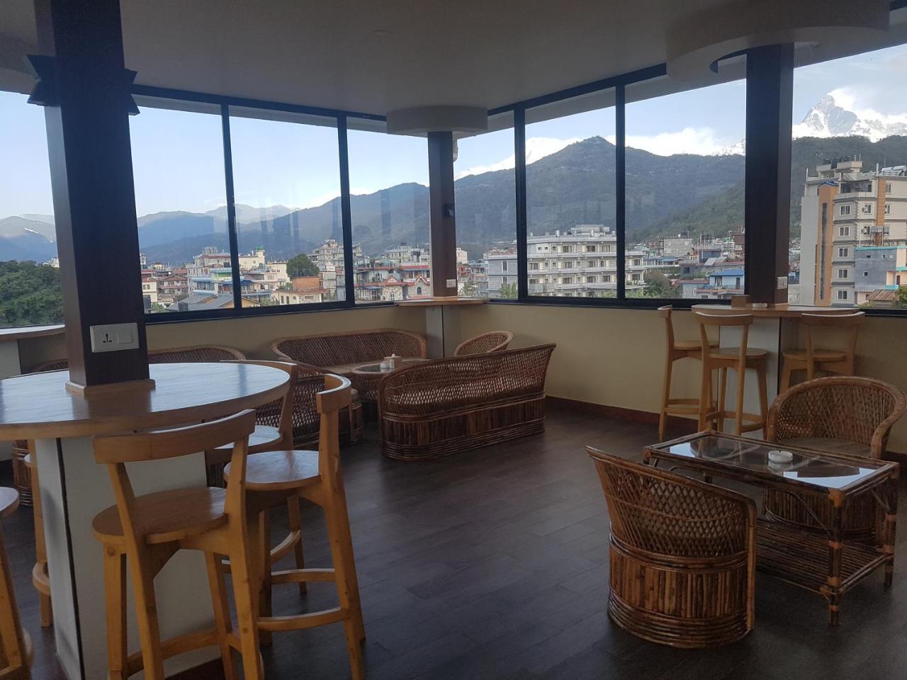 Om Gaura Hotel Pokhara Eksteriør bilde