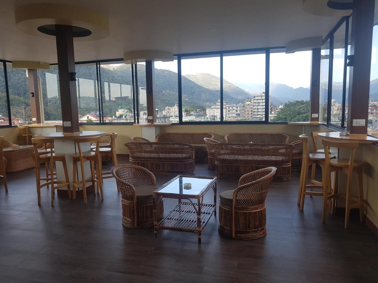 Om Gaura Hotel Pokhara Eksteriør bilde