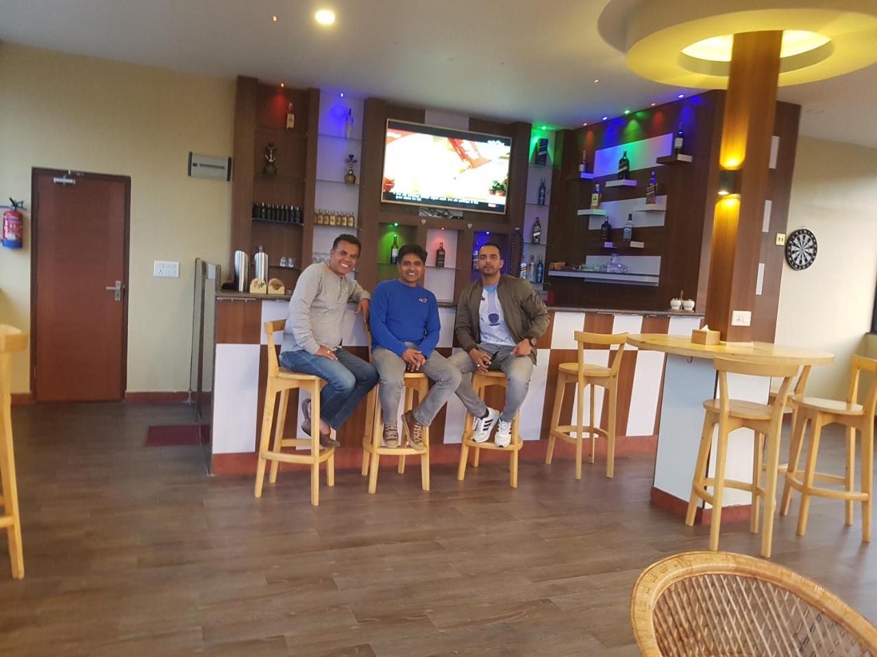 Om Gaura Hotel Pokhara Eksteriør bilde