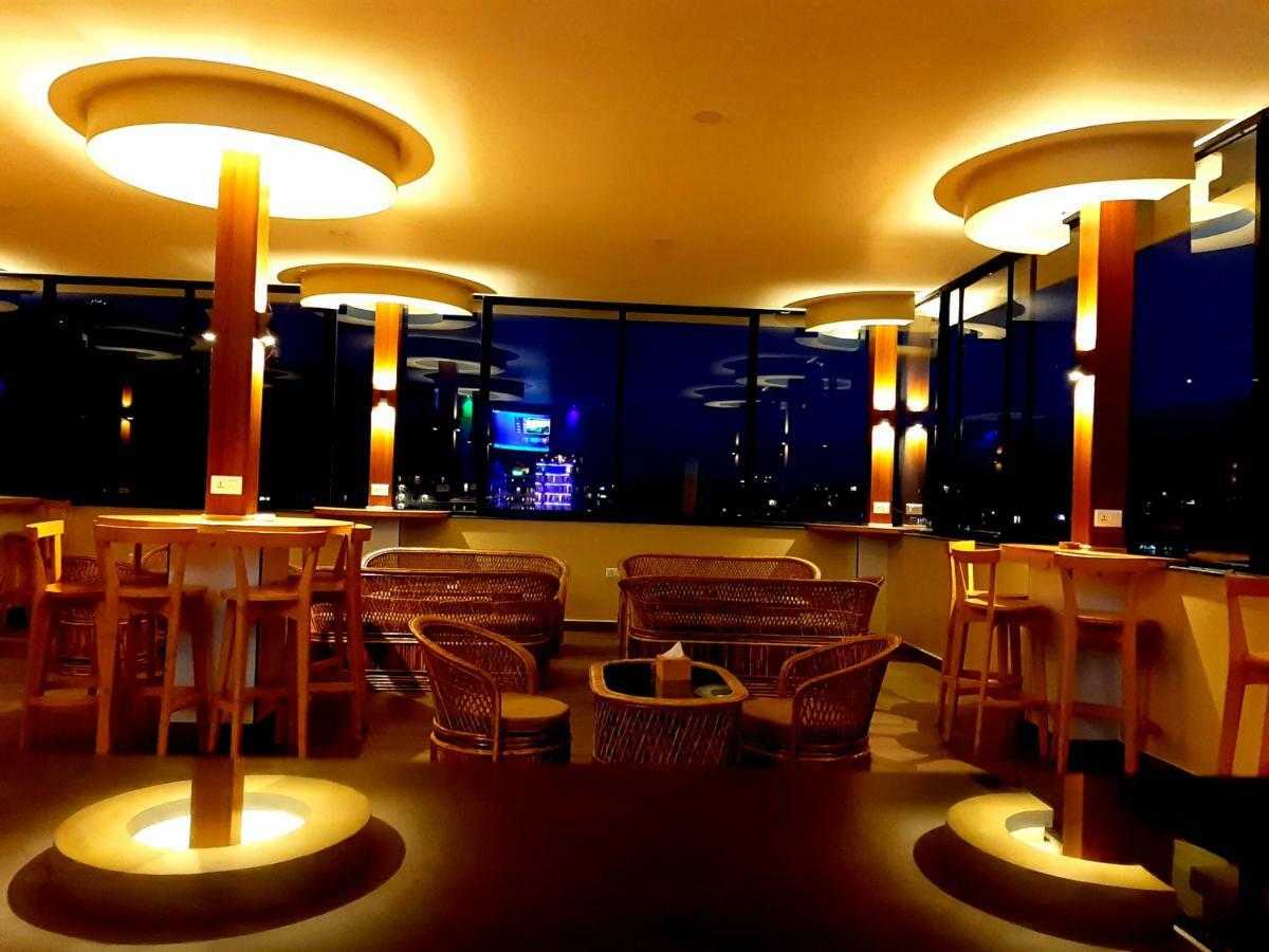 Om Gaura Hotel Pokhara Eksteriør bilde